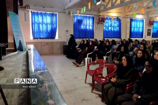 کارگاه عفاف و حجاب در هنرستان کامیاب در ناحیه یک شیراز