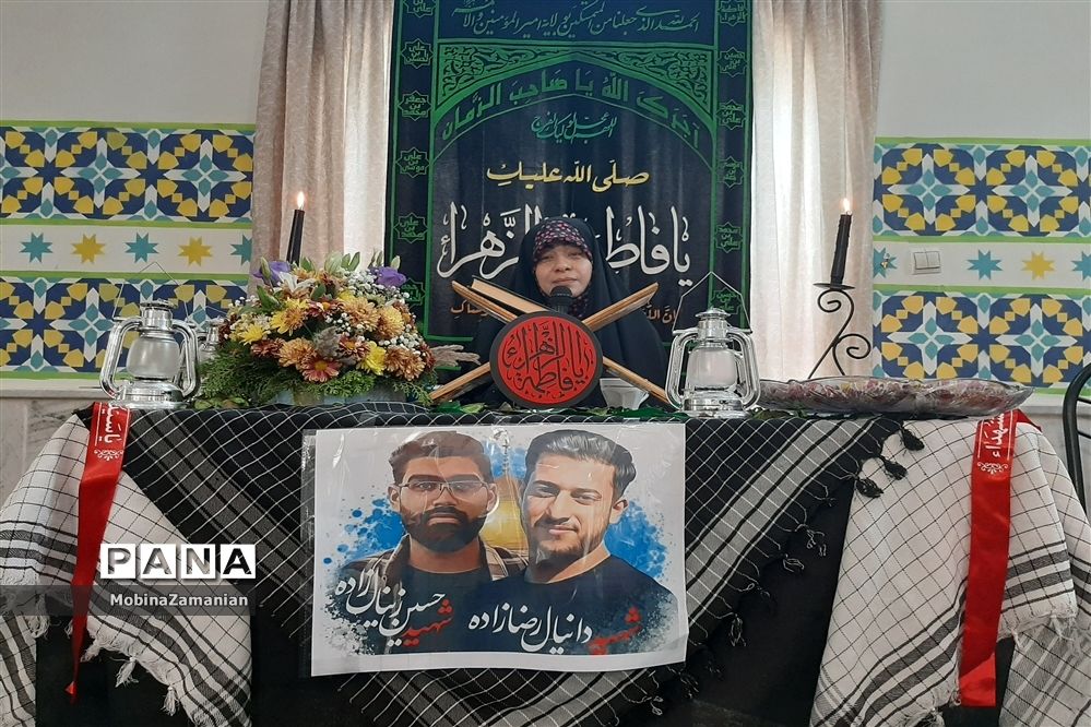 مراسم بزرگداشت شهدای مدافع امنیت در دبیرستان شاهد شهید حمامی