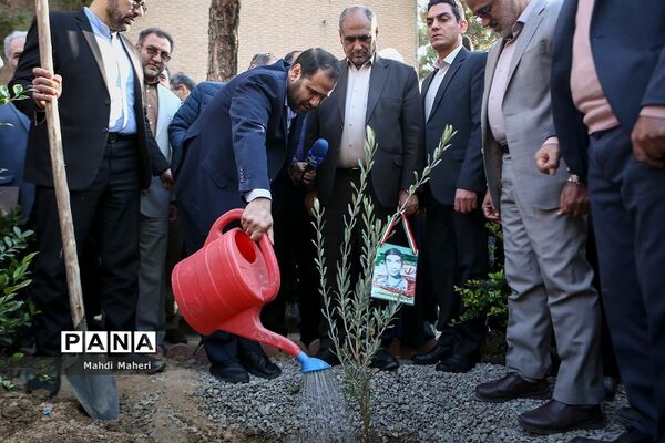 مراسم افتتاح طرح هر مدرسه یک نهالستان در دبیرستان ماندگار البرز