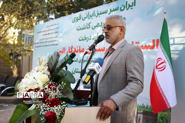 مراسم افتتاح طرح هر مدرسه یک نهالستان در دبیرستان ماندگار البرز