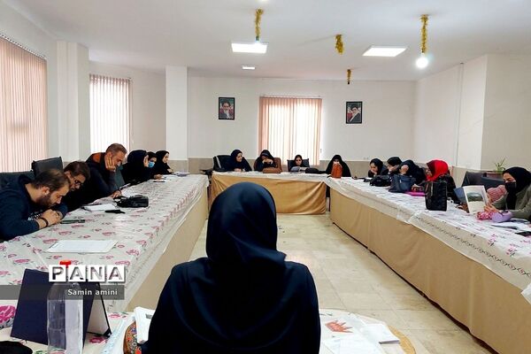 برگزاری چهارمین جلسه آموزش ریاضی پایه ششم درآموزش و پرورش رودهن