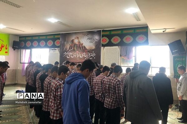 برگزاری نمازجماعت با حضور معاون پرورشی و تربیت بدنی ناحیه دو ری