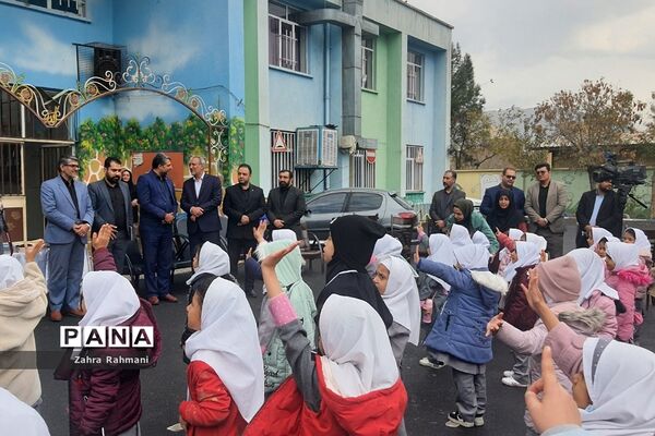 مراسم آشنایی با بیمه در دبستان توحید ناحیه یک شهرری