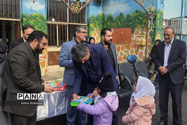 مراسم آشنایی با بیمه در دبستان توحید ناحیه یک شهرری