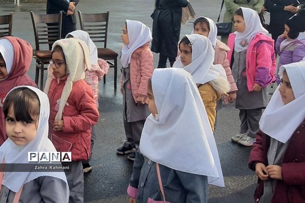 مراسم آشنایی با بیمه در دبستان توحید ناحیه یک شهرری