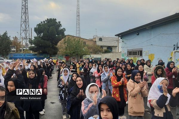 مراسم آشنایی با بیمه در دبستان توحید ناحیه یک شهرری