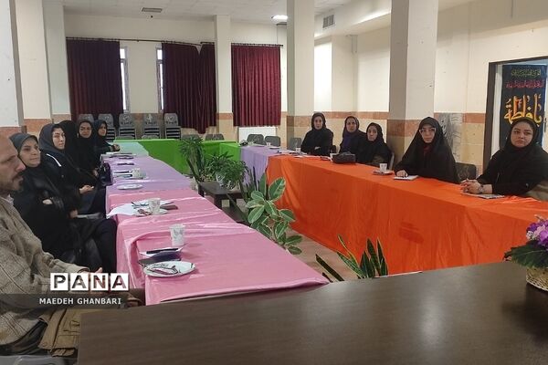کارگاه توانمندسازی دبیران درس تفکر و سبک زندگی شهرستان پردیس در راستای تحقق طرح سپهر دانش و معرفت