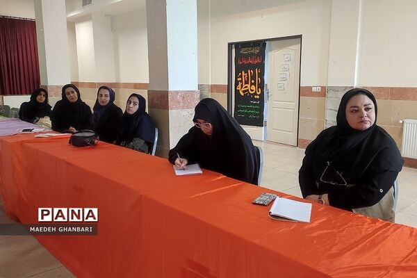 کارگاه توانمندسازی دبیران درس تفکر و سبک زندگی شهرستان پردیس در راستای تحقق طرح سپهر دانش و معرفت