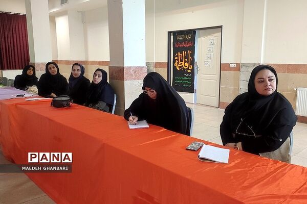 کارگاه توانمندسازی دبیران درس تفکر و سبک زندگی شهرستان پردیس در راستای تحقق طرح سپهر دانش و معرفت