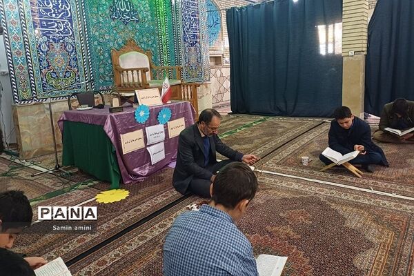 برگزاری محفل انس با قرآن در آموزش و پرورش رودهن