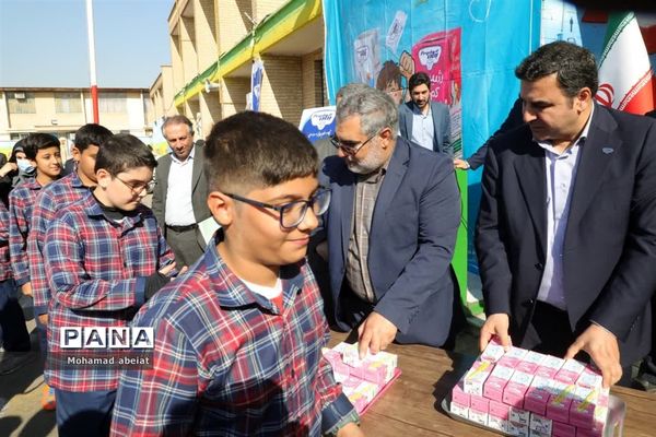 آغاز توزیع شیر رایگان در مدارس خوزستان