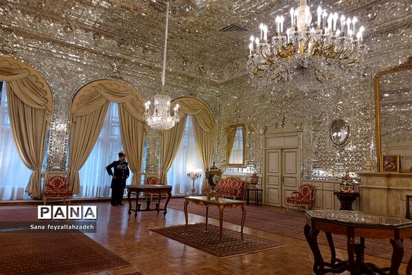 بازدید دانش‌آموزان از مجموعه تاریخی کاخ گلستان