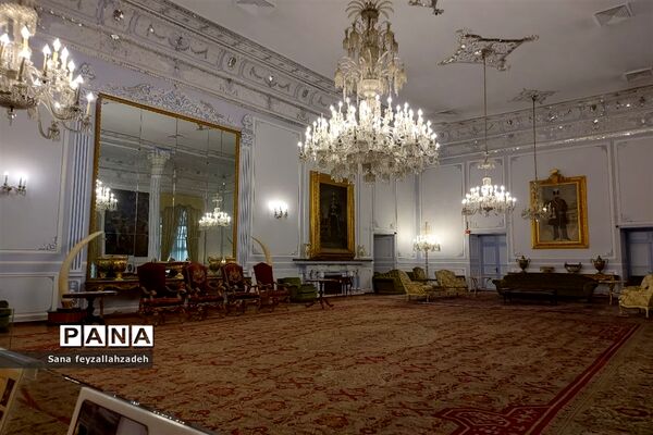 بازدید دانش‌آموزان از مجموعه تاریخی کاخ گلستان