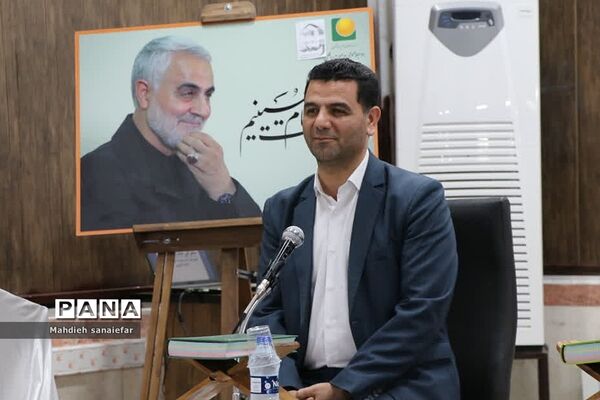 تقدیر از فرزندان شهدا و برگزیدگان مسابقات قرآنی در آموزشگاه ندای فاطمه(س) ناحیه دو ری
