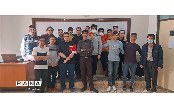 دبیر پرتلاش بجنوردی در میان معلمان نمونه کشوری قرار گرفت