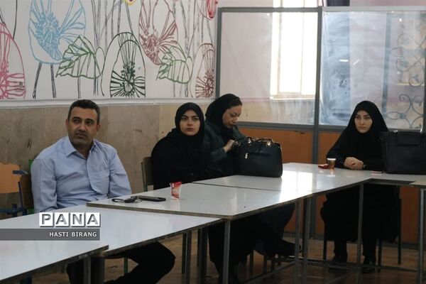 دوره توانمند‌سازی دبیران متوسطه ناحیه یک بهارستان