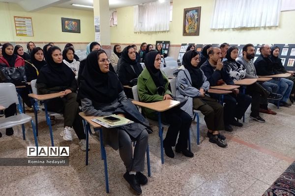 جلسات آموزش خانواده در هنرستان‌ مبتکران رودهن