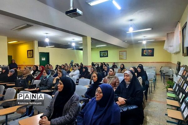 جلسات آموزش خانواده در هنرستان‌ مبتکران رودهن