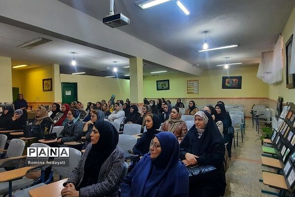 جلسات آموزش خانواده در هنرستان‌ مبتکران رودهن