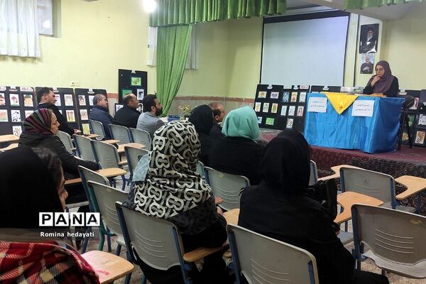 جلسات آموزش خانواده در هنرستان‌ مبتکران رودهن