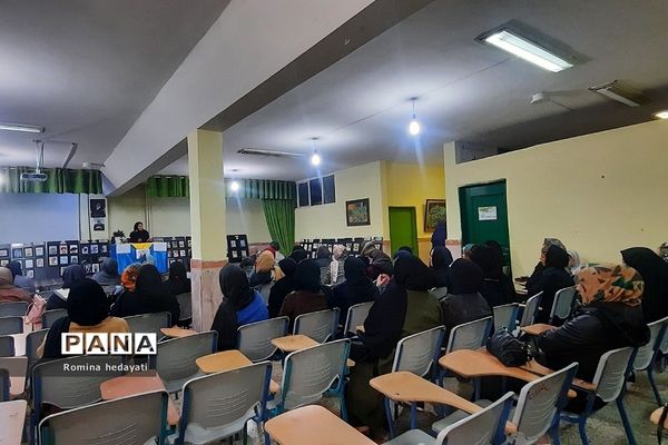 جلسات آموزش خانواده در هنرستان‌ مبتکران رودهن