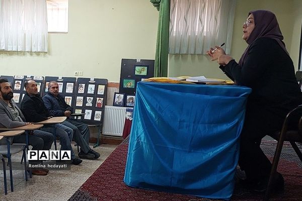 جلسات آموزش خانواده در هنرستان‌ مبتکران رودهن