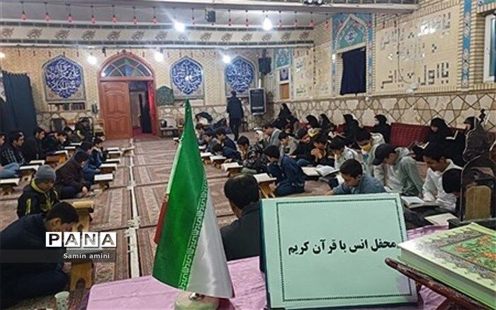 محفل انس با قرآن در آموزش و پرورش رودهن ویژه پسران دانش‌آموز برگزار شد/فیلم