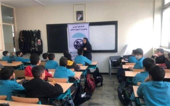 ضرورت آشناکردن دانش‌آموزان با آسیب‌های اجتماعی