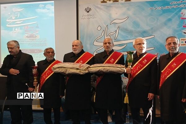 رویدادآوای‌قرآنی همزمان با سراسر کشوردر دبیرستان شهید تیمسار فلاحی ناحیه یک کرج