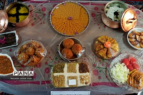 جشنواره غذاهای سنتی و محلی در دبیرستان دوده اول کوثر رودهن