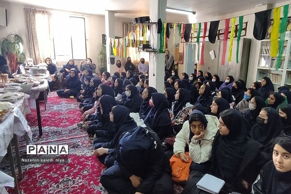 جشنواره غذاهای سنتی و محلی در دبیرستان دوده اول کوثر رودهن