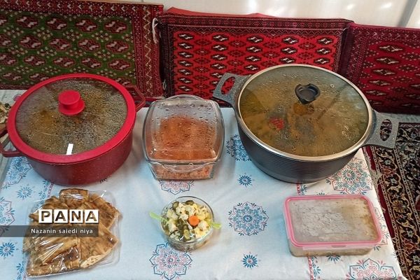 جشنواره غذاهای سنتی و محلی در دبیرستان دوده اول کوثر رودهن