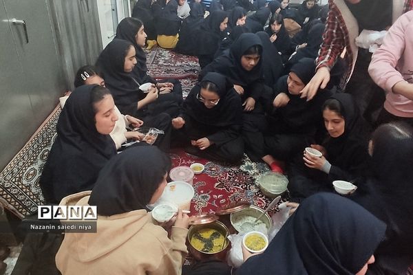 جشنواره غذاهای سنتی و محلی در دبیرستان دوده اول کوثر رودهن