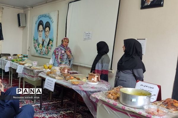 جشنواره غذاهای سنتی و محلی در دبیرستان دوده اول کوثر رودهن