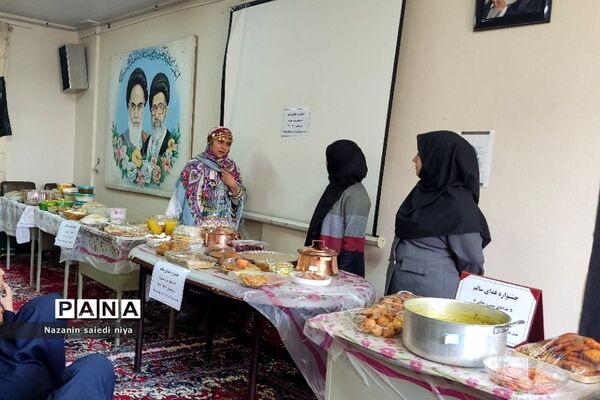 جشنواره غذاهای سنتی و محلی در دبیرستان دوده اول کوثر رودهن