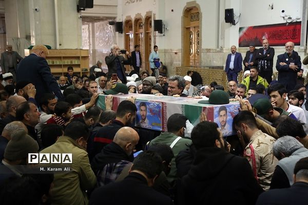 وداع با پیکر شهید مدافع حرم «علی آقاعبداللهی» در حرم حضرت معصومه(س)