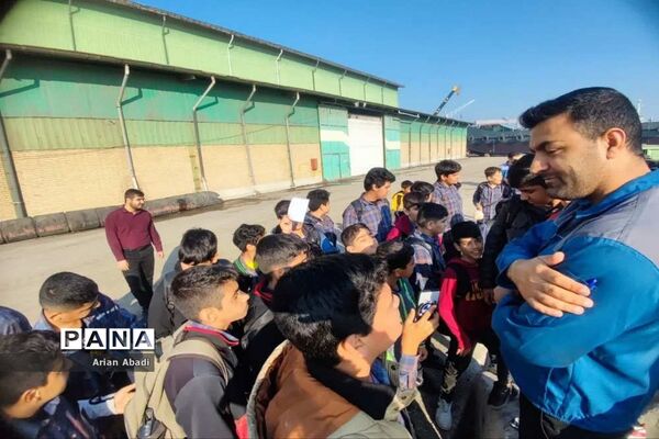 بازدید دانش‌آموزان از موسسه کشتی سازی شهید محلاتی بوشهر
