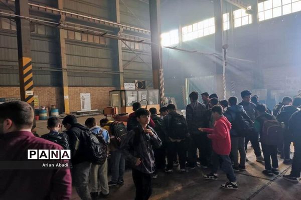 بازدید دانش‌آموزان از موسسه کشتی سازی شهید محلاتی بوشهر