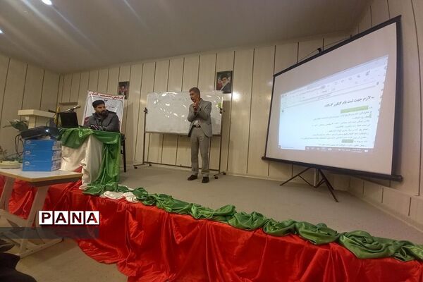 همایش تخصصی کنکور در دبیرستان دوره دوم‌ آیت‌الله طالقانی رودهن