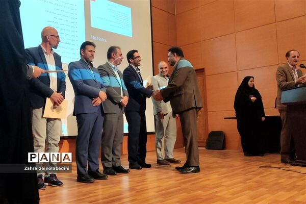 مراسم تجلیل از مقام‌آوران جشنواره نوجوان خوارزمی در ناحیه یک شیراز
