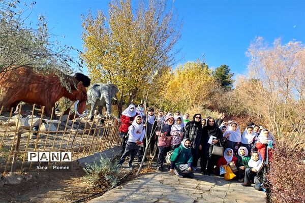 بازدید دانش‌آموزان از پارک ژوراسیک مشهد