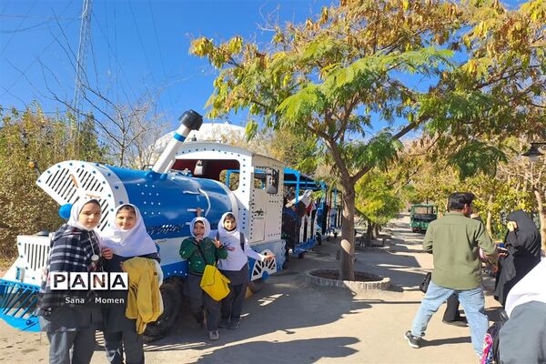 بازدید دانش‌آموزان از پارک ژوراسیک مشهد