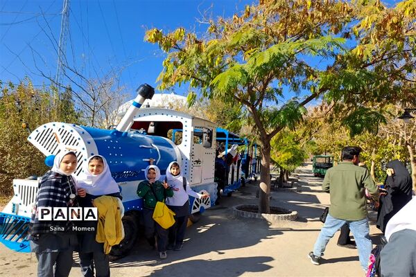 بازدید دانش‌آموزان از پارک ژوراسیک مشهد