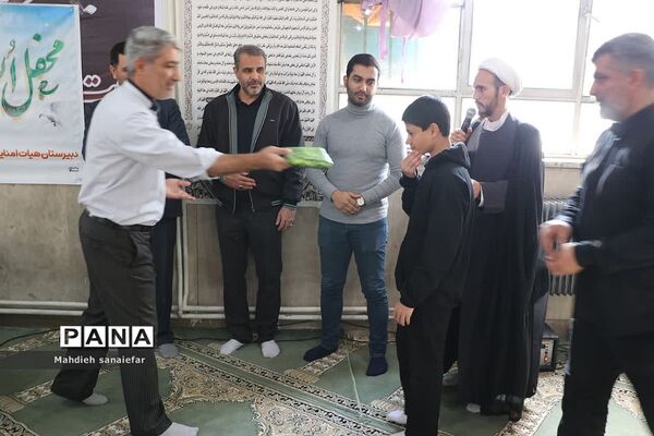 محفل انس با قرآن کریم در آموزشگاه کشاورز جود ناحیه دو ری