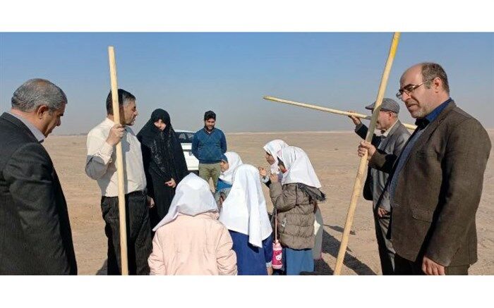 کاشت درخت و حضور در طبیعت موجب شور و نشاط در کودکان و نوجوانان می‌شود