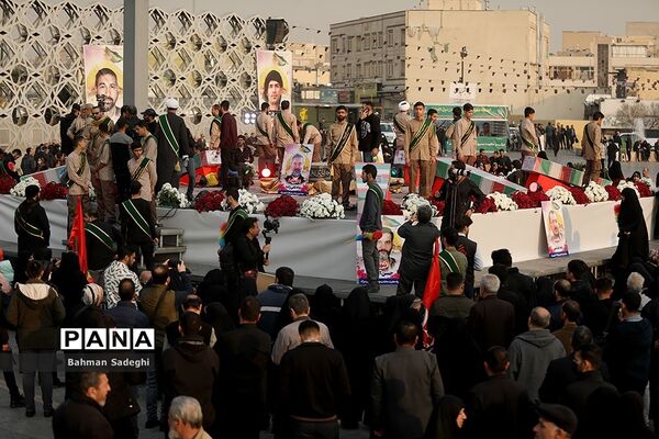 بدرقه ۹ شهید مدافع حرم در میدان امام حسین(ع)