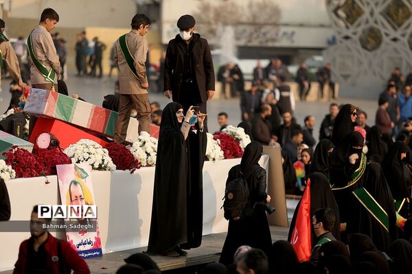 بدرقه ۹ شهید مدافع حرم در میدان امام حسین(ع)