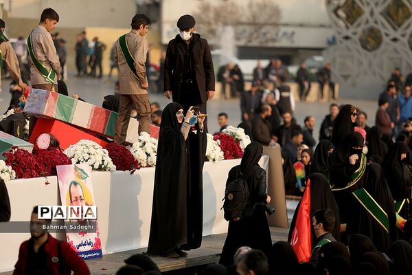 بدرقه ۹ شهید مدافع حرم در میدان امام حسین(ع)