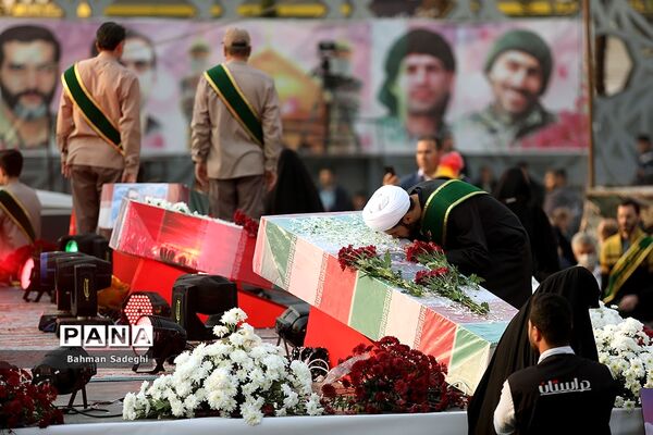 بدرقه ۹ شهید مدافع حرم در میدان امام حسین(ع)