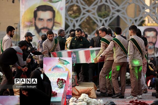 بدرقه ۹ شهید مدافع حرم در میدان امام حسین(ع)